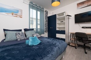Iron/ironing board, free WiFi, bed sheets - Studio 'Santorin - Les Ilots de Merville' in the Center, with Wi-Fi (Lorient)