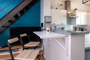 Fridge, microwave, oven, stovetop - Apartment 'Lofoten - Ilots de Merville' with Wi-Fi (Lorient)