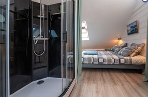 Douche, séchoir à cheveux, serviettes fournies