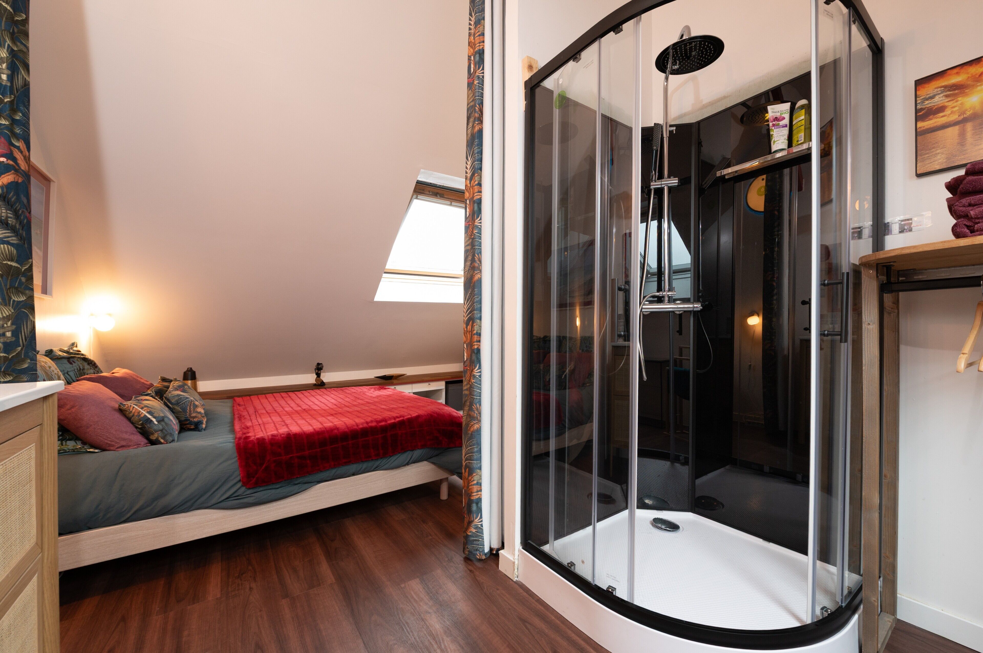 1 soverom, strykejern/-brett, wi-fi (inkludert) og sengetøy