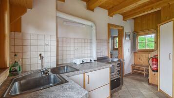 Frigorifero, forno, piano cottura, macchina per tè/caffè