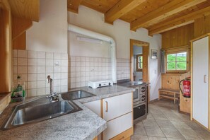 Frigorifero, forno, piano cottura, macchina per tè/caffè