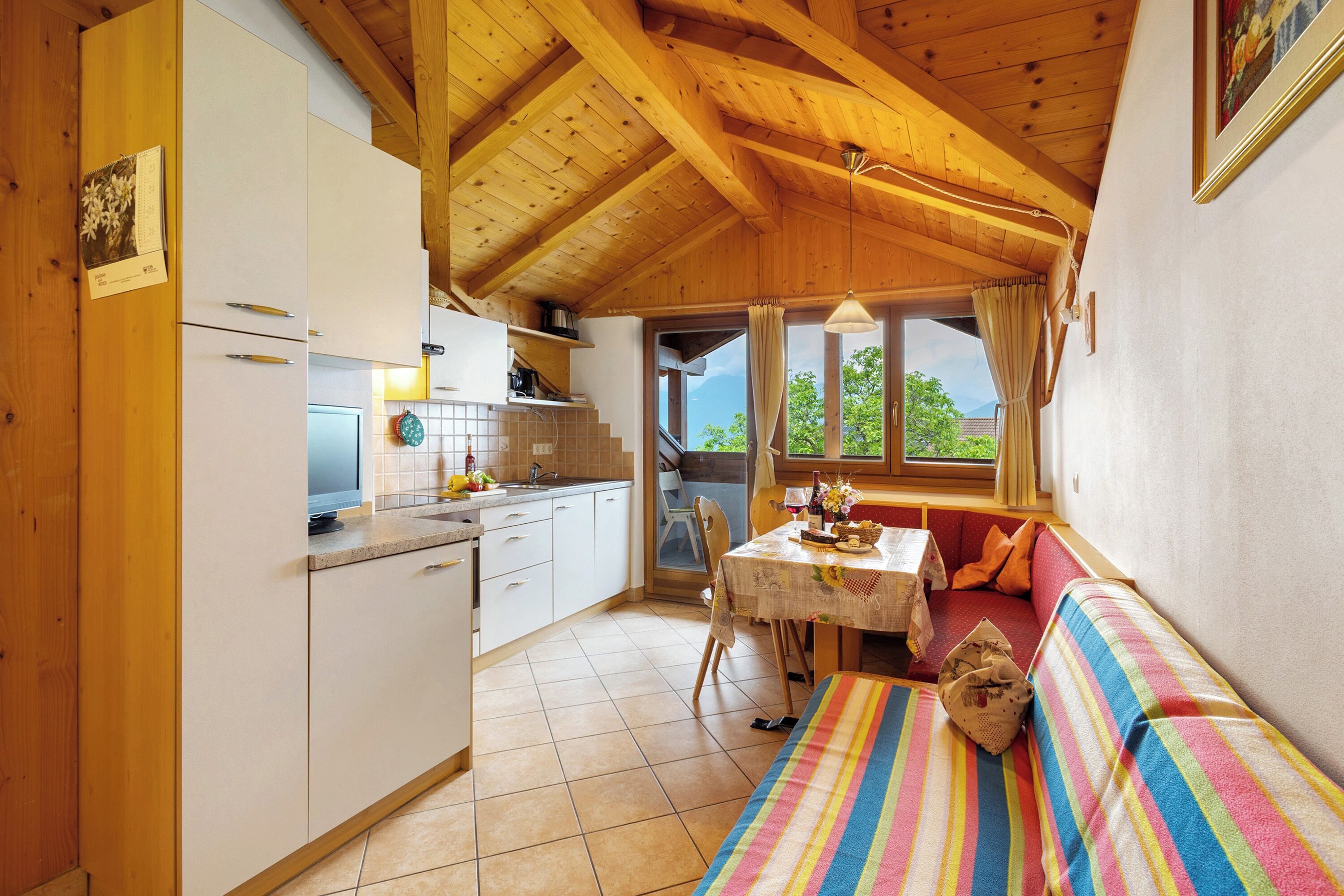 Fernseher, Tischtennisplatte