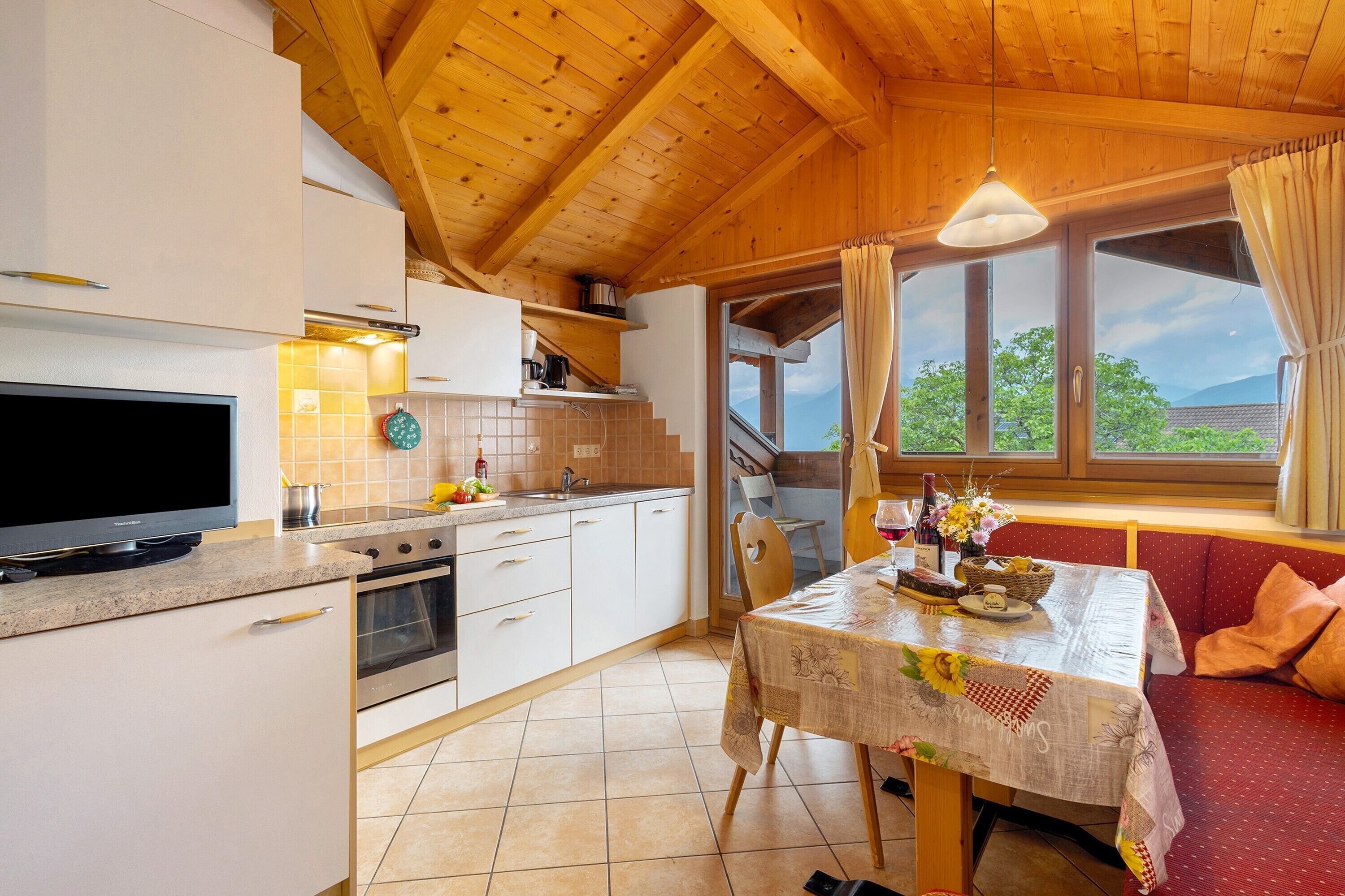 冷蔵庫、オーブン、コンロ、食器洗い機