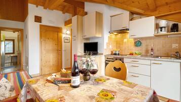 Réfrigérateur, four, plaque de cuisson, lave-vaisselle