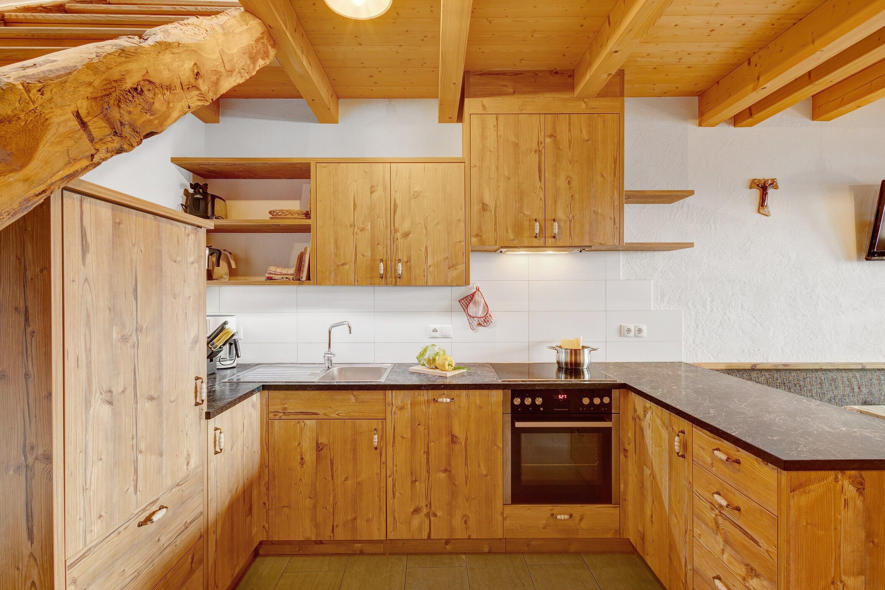 冷蔵庫、オーブン、コンロ、食器洗い機