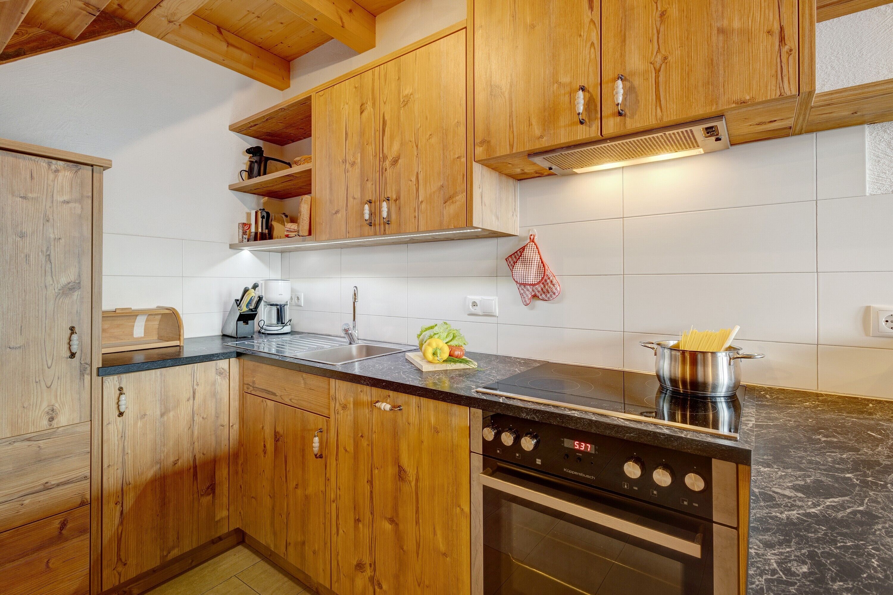 Kühlschrank, Ofen, Herdplatte, Geschirrspüler