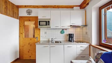 Frigorifero, forno, piano cottura, lavastoviglie