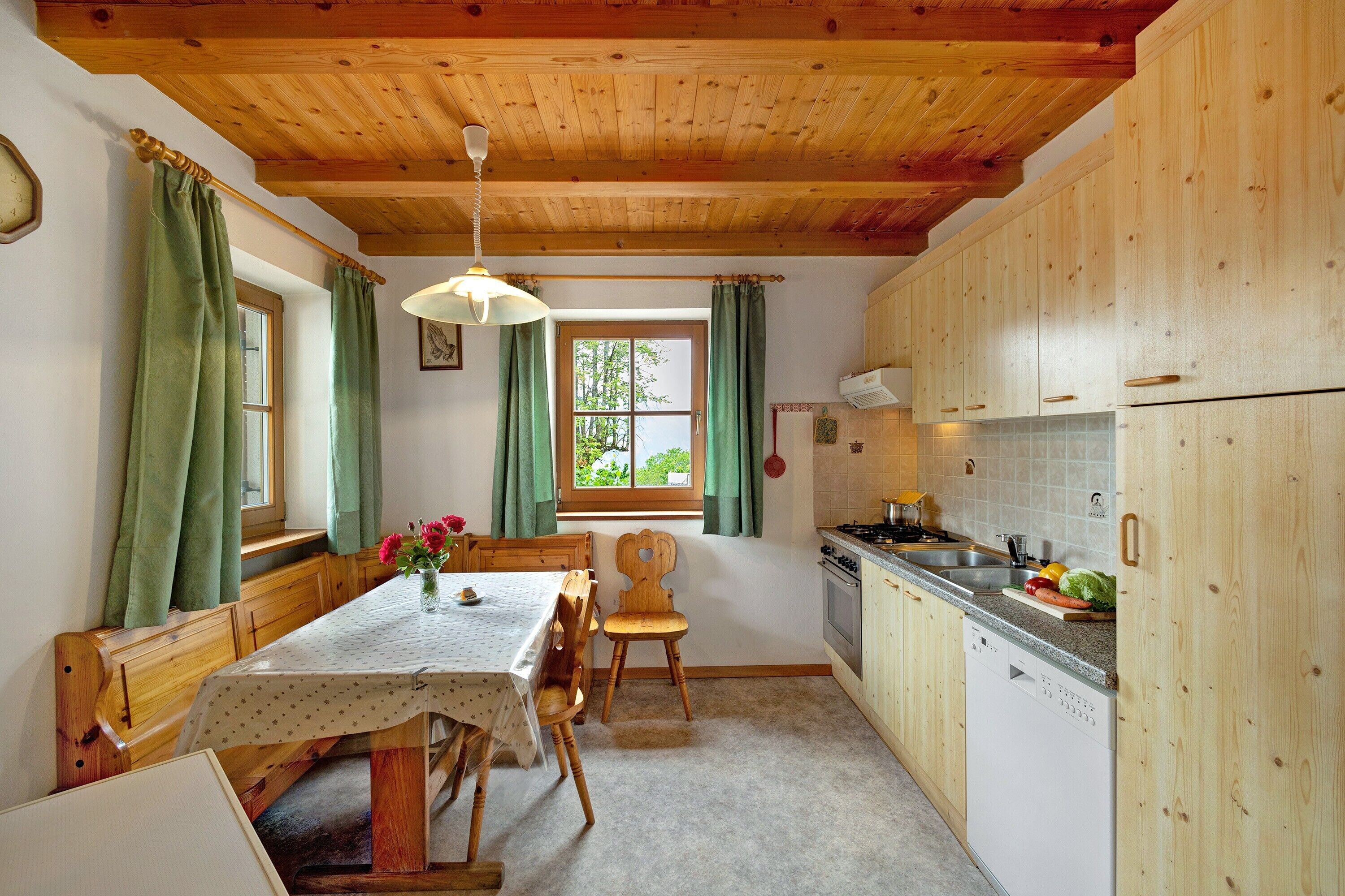 Frigorifero, forno, piano cottura, lavastoviglie