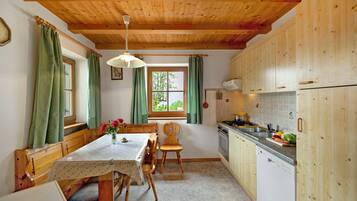 Frigorifero, forno, piano cottura, lavastoviglie