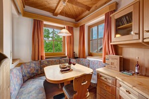 Dining - Apartment 'Tanne' with Mountain View, Shared Terrace and Wi-Fi (Rodengo)