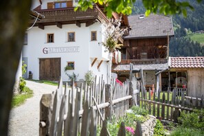 Exterior - Apartment 'Tanne' with Mountain View, Shared Terrace and Wi-Fi (Rodengo)