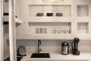 Interior - Apartment 'Superior Suite' with Private Terrace, Wi-Fi and Air Conditioning (Naxos)