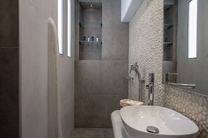 Dusche, Haartrockner, Handtücher