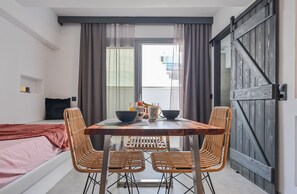 Dining - Apartment 'Superior Suite' with Private Terrace, Wi-Fi and Air Conditioning (Naxos)