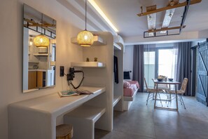 Interior - Apartment 'Superior Suite' with Private Terrace, Wi-Fi and Air Conditioning (Naxos)