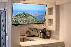 Interior - Apartment 'Superior Suite' with Private Terrace, Wi-Fi and Air Conditioning (Naxos)