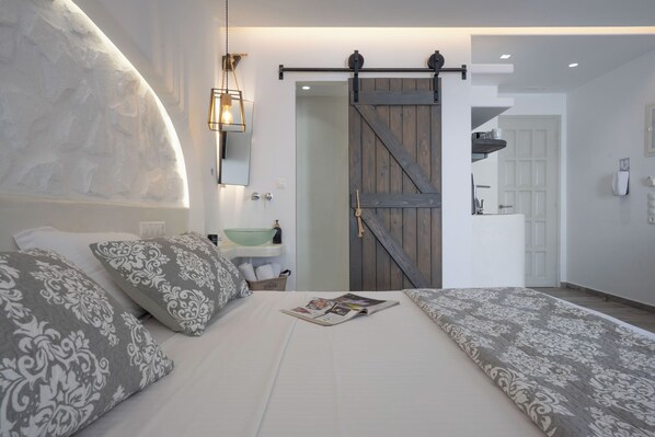 1 bedroom, free WiFi, bed sheets - Apartment 'Luxury Suite' with Private Terrace, Wi-Fi and Air Conditioning (Naxos)