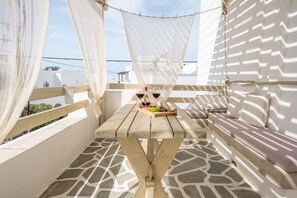 Outdoor dining - Apartment 'Family Suite' with Private Terrace, Wi-Fi and Air Conditioning (Naxos)