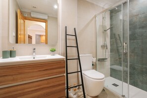 Douche, serviettes fournies