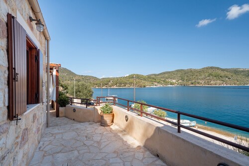 Apartment 'Kymothoi' with Sea View, Wi-Fi and Air Conditioning