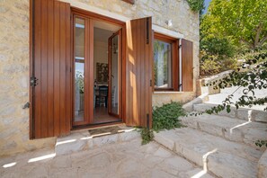 Exterior detail - Apartment 'Galini' with Sea View, Shared Garden and Wi-Fi (Ithaca)