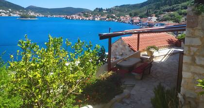 Apartment 'Galini' with Sea View, Shared Garden and Wi-Fi