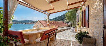 Apartment 'Galini' with Sea View, Shared Garden and Wi-Fi