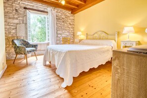3 bedrooms, iron/ironing board, free WiFi, bed sheets - Stone house with private pool – 6 guests – Heart of Bergerac vineyards (Cunèges)