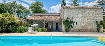 Stone House with Private Pool – 6 Guests – In the Heart of Bergerac Vineyards
