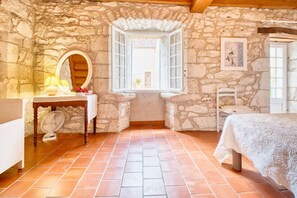 3 bedrooms, iron/ironing board, free WiFi, bed sheets - Stone House with Private Pool – 6 Guests – In the Heart of Bergerac Vineyards (Cunèges)