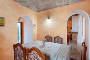 Dining - Apartment 'Marì E Françe' with Balcony and Wi-Fi (Dolcedo)