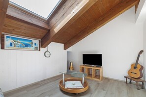 Interior - Holiday Home 'Maison Nature E Relax Zaffiro' with Mountain View, Shared Garden and Wi-Fi (Osiglia)