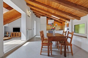 Dining - Holiday Home 'Maison Nature E Relax Zaffiro' with Mountain View, Shared Garden and Wi-Fi (Osiglia)