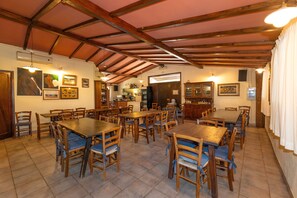 Dining - Apartment 'Erba Di Campo - Viola' with Shared Pool, Private Terrace and Wi-Fi (Livorno)