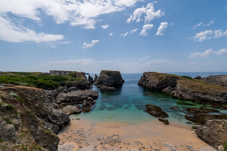 Beach nearby. Ker mam - Belle-Île en Mer, electric bikes at your disposal