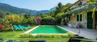 Villa 'Patró Lau' with Mountain View, Wi-Fi and Air Conditioning