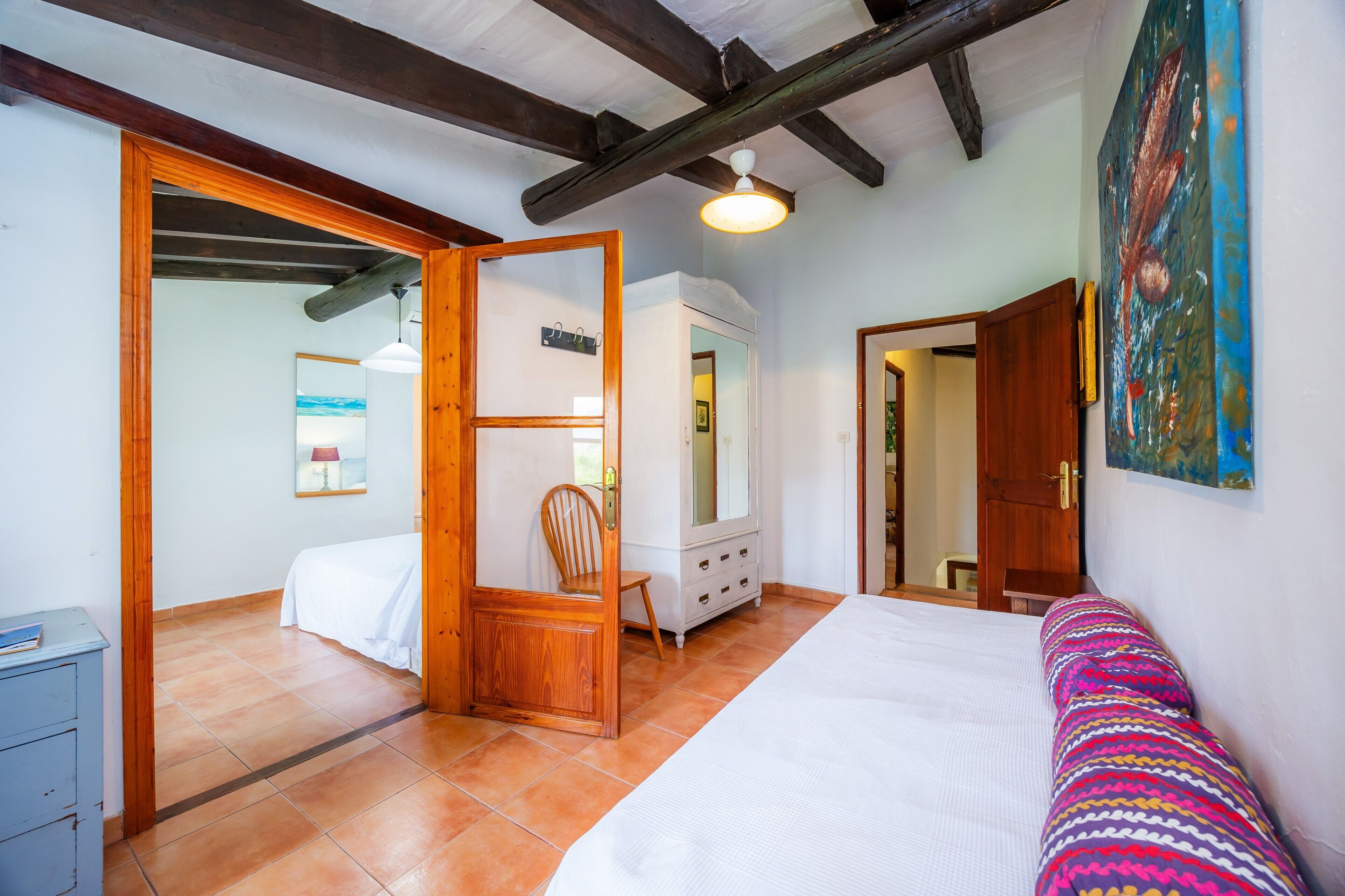 4 habitaciones, tabla de planchar con plancha y wifi gratis 