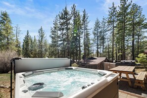 Terrace/patio - Big Bear Mountain Cabin • Hot Tub • Slopes & Zoo! (Big Bear Lake)
