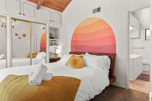 3 bedrooms, free WiFi, bed sheets - Big Bear Mountain Cabin • Hot Tub • Slopes & Zoo! (Big Bear Lake)