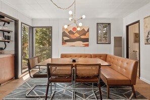 Dining - Big Bear Mountain Cabin • Hot Tub • Slopes & Zoo! (Big Bear Lake)