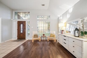 Interior - Luxury HOUSE 4 BEDROOM & 3 Bath (Spring)