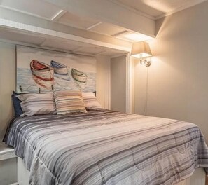 1 soverom, strykejern/-brett, reiseseng for barn og wi-fi