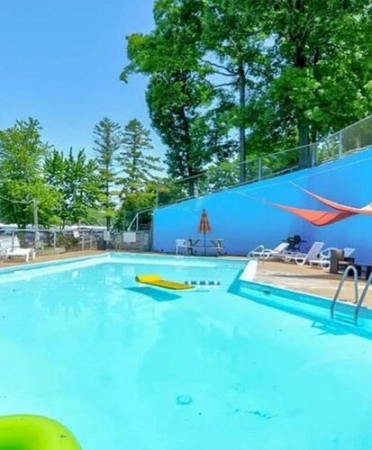 Charming 1-bedroom condo in Lake Ozark. On the lake in prime location-4MM