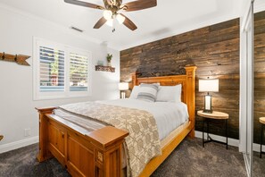 3 habitaciones, tabla de planchar con plancha, wifi y ropa de cama