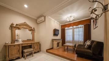 Suite | Free WiFi, bed sheets