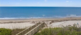 Ocean Oasis - 3-bedroom townhome in welcoming Vero Beach