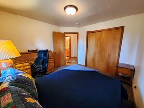 3 chambres, fer et planche à repasser, Wi-Fi, draps fournis