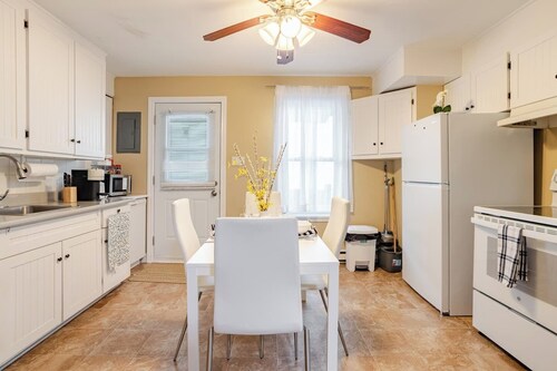 House7bedrooms |3salons|Private garden |14pers |Beautiful decor|35min Montréal✈️