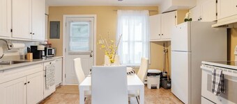 House7bedrooms |3salons|Private garden |14pers |Beautiful decor|35min Montréal✈️